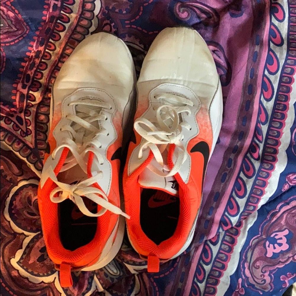 NIKE RUNNING SHOES
